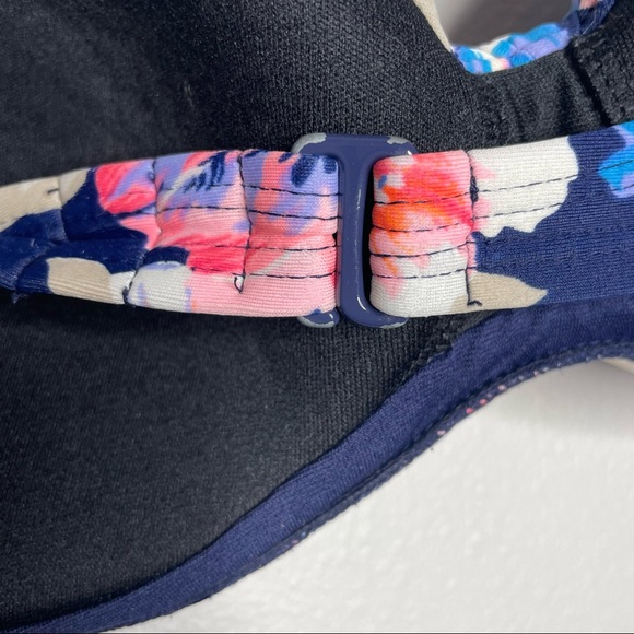 Old Navy • Floral Swimsuit Top Medium - Picture 3 of 4